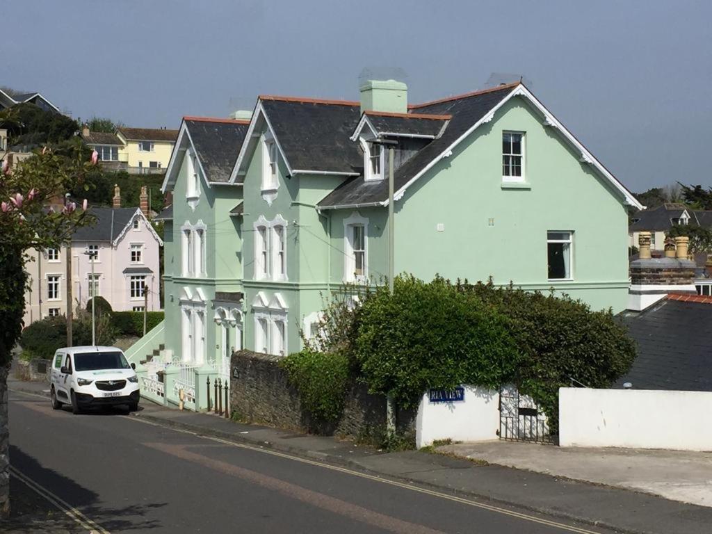 3, Glenthorne House, *
